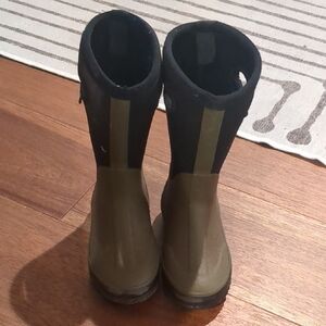 Bogs Green and Black Boots